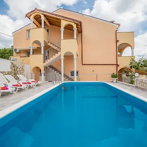 https://apartments-saldun.hotels-in-trogir.com